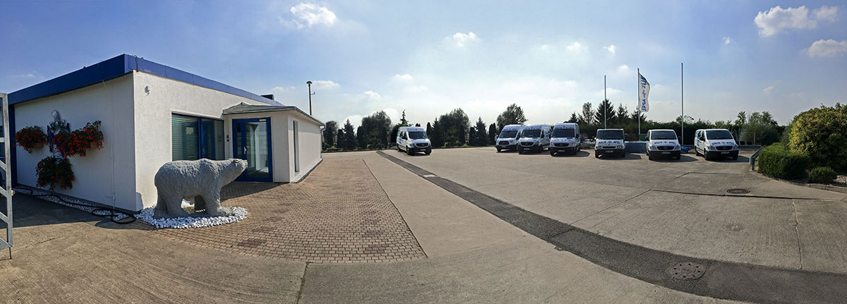 Firma Apel Gelände mit Fahrzeugen